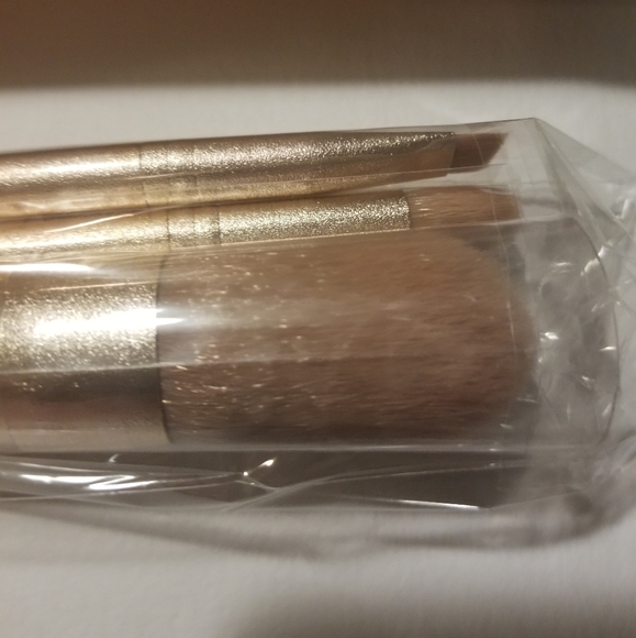 Last One!! MAC Snow Ball Mini Brush Kit - Picture 6 of 6